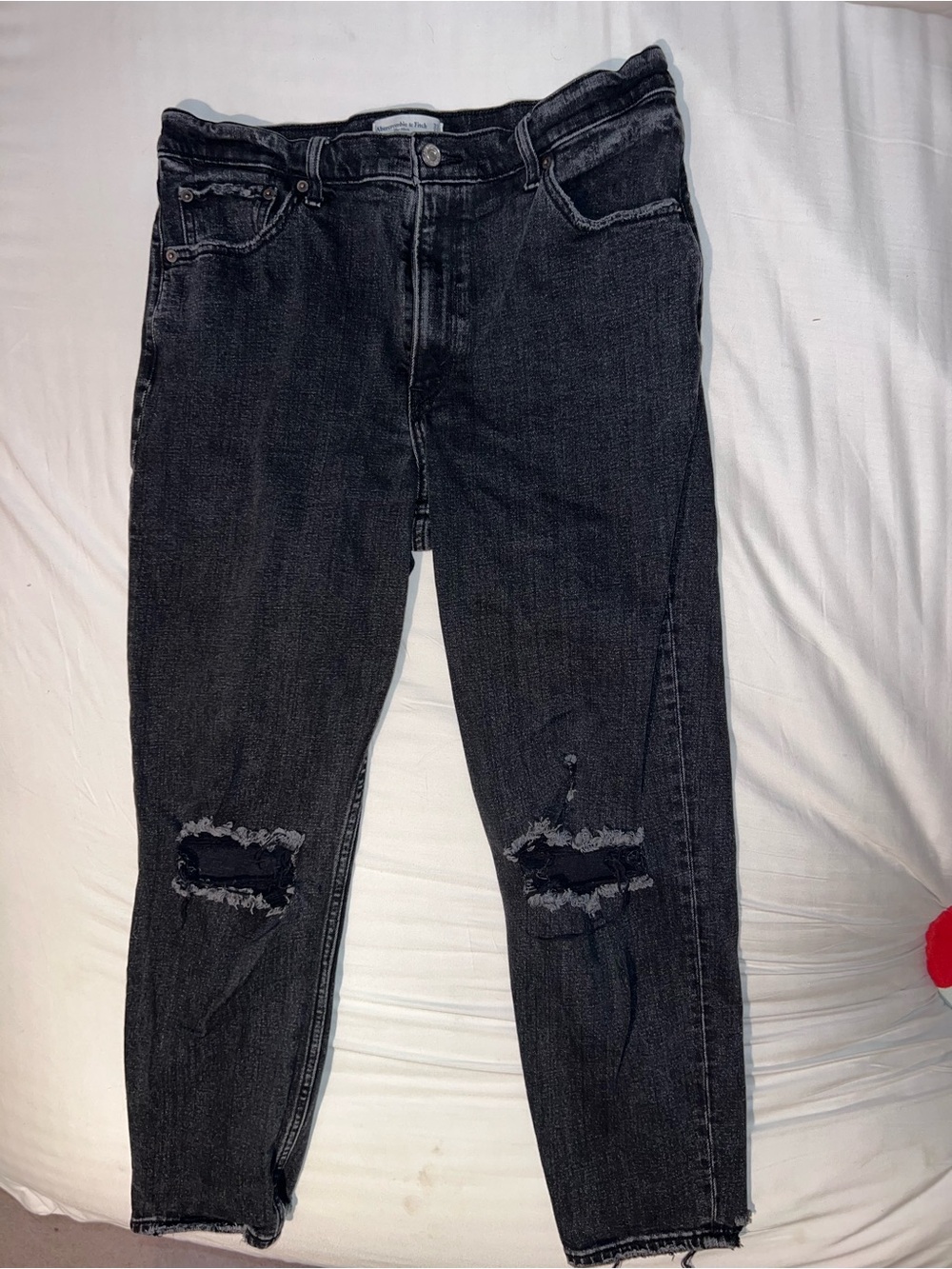 Abercrombie The Mom High Rise 31 / 12R cropped ankle black jeans